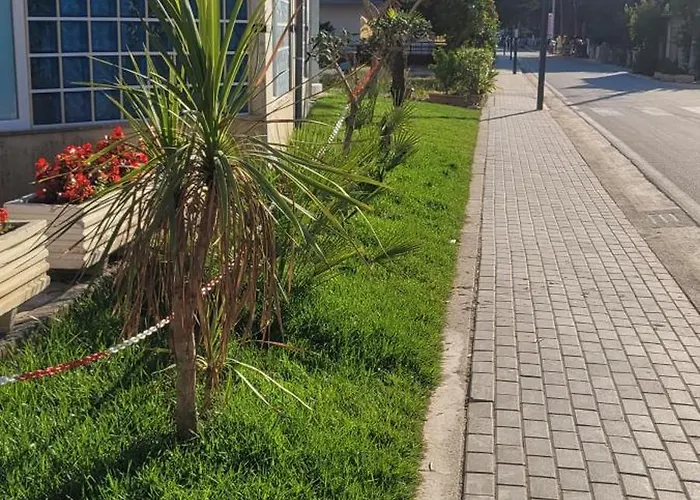 Lovely Durres * Golem (Tirana)